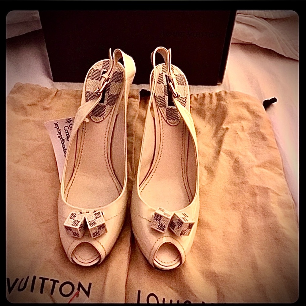 Louis Vuitton azur pumps